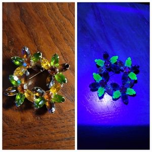 Weiss Like Rhinestone Wreath Brooch In Ambers And Blues Uranium